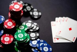 Psychological factors influencing success in online gambling games are explained